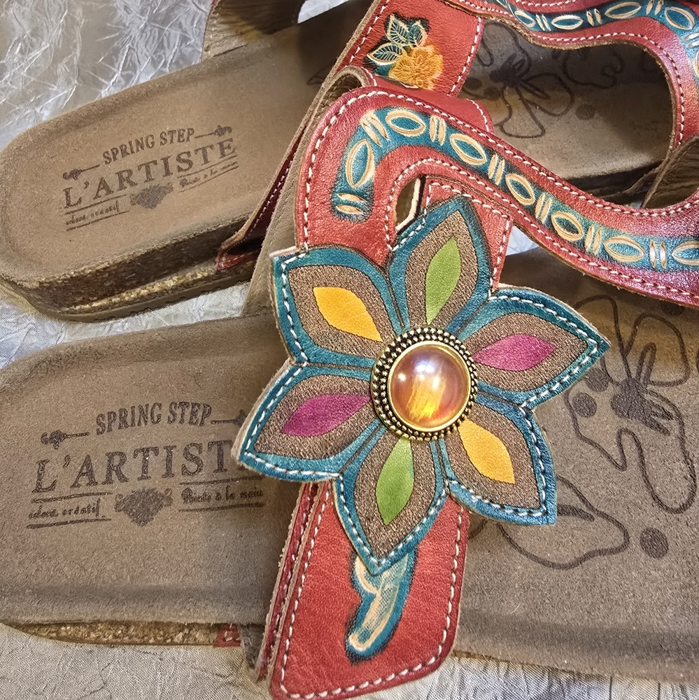 L'ARTISTE Women's Red Floral Sandals SZ 8.5 - Picture 2 of 9